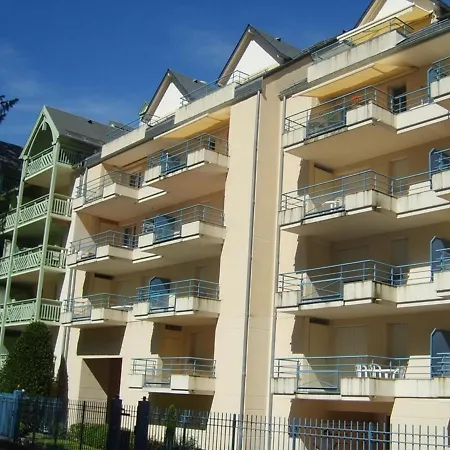 T2 Avec Parking Proche Thermes - Fr-1-313-135 شقة *